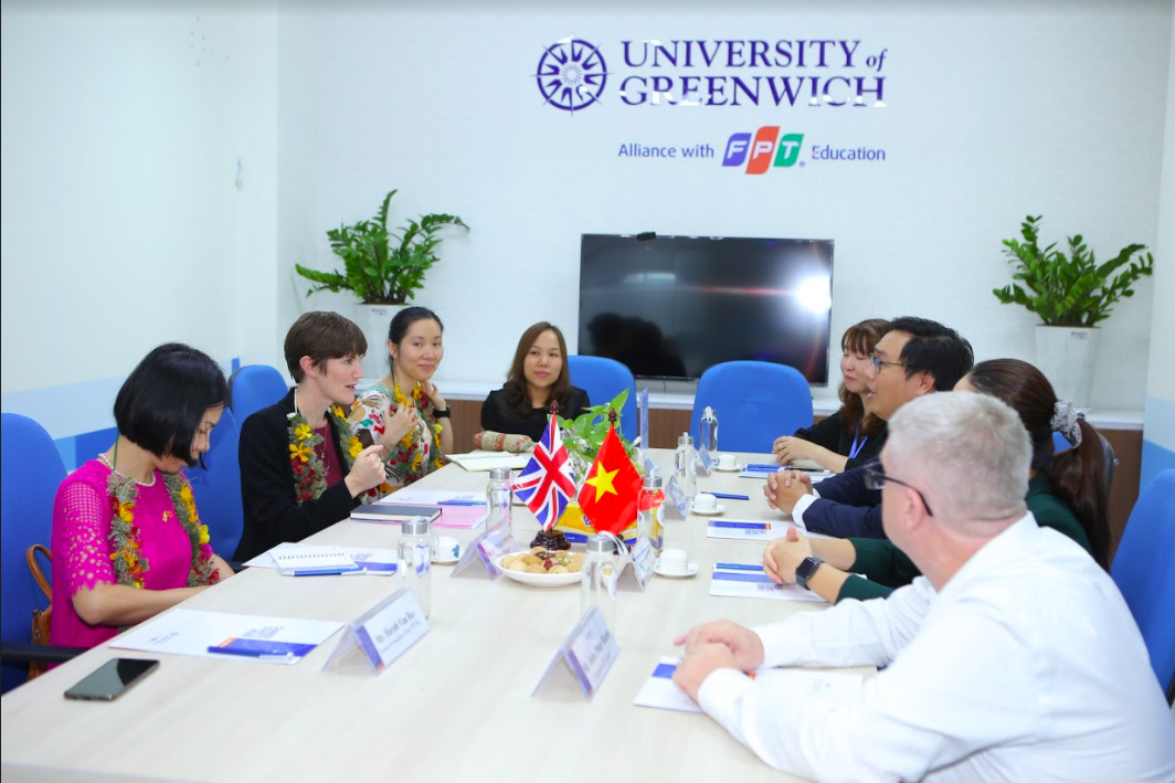 Tổng Lãnh sự Anh ghé thăm ĐH Greenwich (Việt Nam) tại Cần Thơ